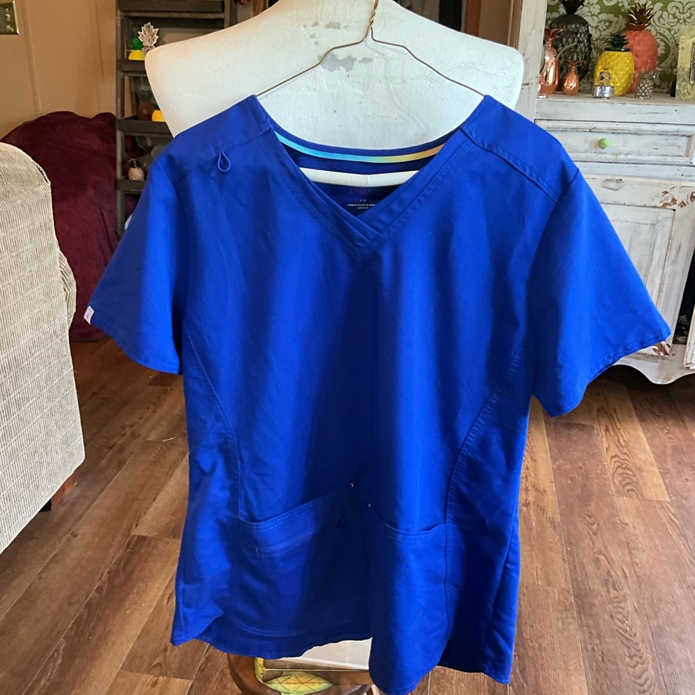 Ultimate size large scrub top